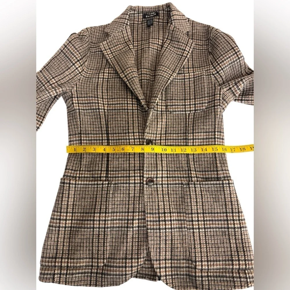 Express chic houndstooth